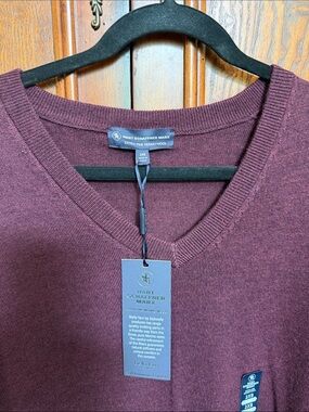 Hart Schaffner Marx Men's V-Neck Sweater in Wine 2XB